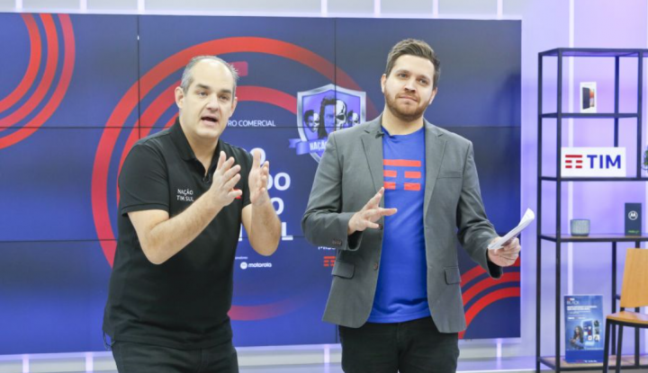 Estúdios da RIC Record TV recebem encontro comercial da TIM em ritmo de talk show