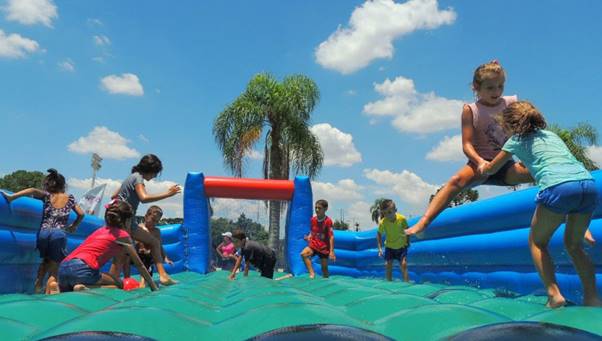 Verão Curitiba 2022 vai garantir jogos e brincadeiras para toda a família em seis parques da cidade